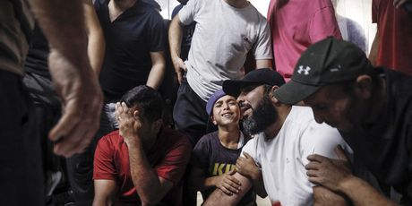 Obitelj i prijatelji oplakuju poginule palestinske militante koji su upali u Izrael - 1