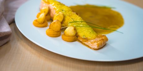 Maja Jalšovec: Losos s holandez umakom i pommes suffleom punjenim mousseom od kozica - 4