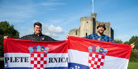 Hrvatski navijači u Cardiffu
