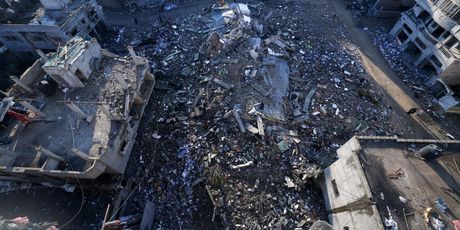 Ruševine zgrada uništenih tijekom izraelskih zračnih napada u izbjegličkom kampu Rafah na jugu pojasa Gaze - 1