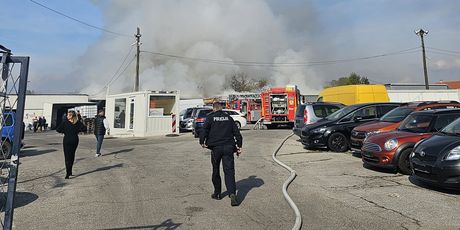 Požar autopraonice u zagrebačkoj Dubravi - 5