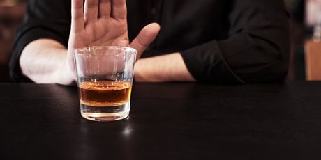 Prijelaz s umjerene konzumacije alkohola na problematične obrasce konzumacije ovisi o osobinama svakog pojedinca