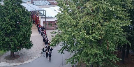 Gužva ispred menze na Radiću
