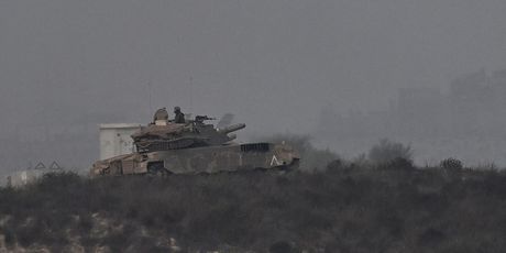 Izraelski tenk na granici s pojasom Gaze