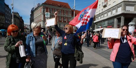 Umirovljenici su prosvjedovali na središnjem zagrebačkom trgu - 1