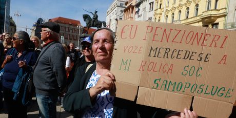 Umirovljenici su prosvjedovali na središnjem zagrebačkom trgu - 2