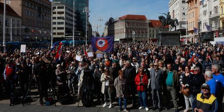 Umirovljenici su prosvjedovali na središnjem zagrebačkom trgu - 5