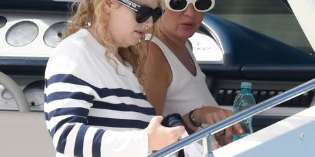 Rebel Wilson i Ramona Agruma - 2