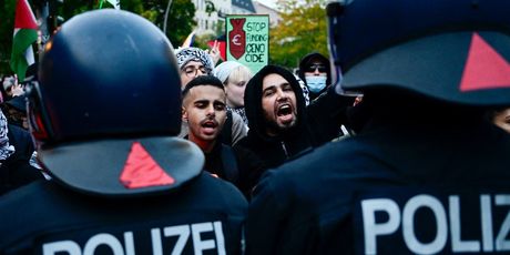 Sukob propalestinskih prosvjednika s policijom u berlinskoj četvrti Kreuzberg - 5