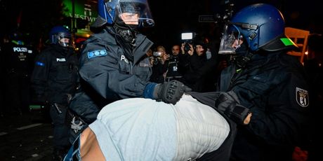 Sukob propalestinskih prosvjednika s policijom u berlinskoj četvrti Kreuzberg - 8