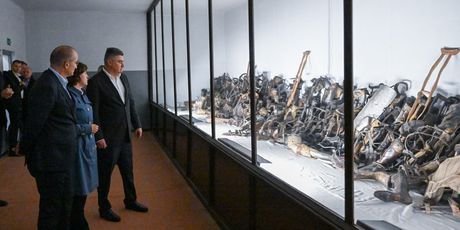 Predsjednik Milanović u muzeju Auschwitz-Birkenau odao počast žrtvama holokausta i nacističkih zločina - 8