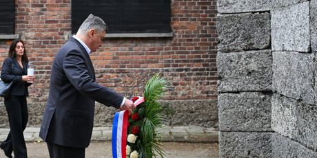 Predsjednik Milanović u muzeju Auschwitz-Birkenau odao počast žrtvama holokausta i nacističkih zločina - 10