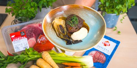Osso buco s pakchoijem i pireom od pastrnjaka Petra Tucmana - 11