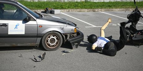 Crash test simulacija sudara automobila i motocikla - 3