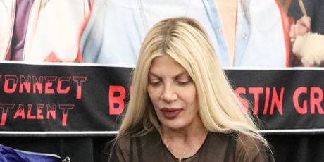 Tori Spelling - 7