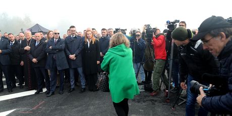 Žena napala župana Ivana Celjaka i HDZ-ovce na otvorenju autoceste - 1