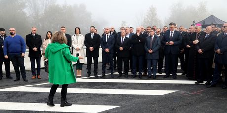 Žena napala župana Ivana Celjaka i HDZ-ovce na otvorenju autoceste - 3