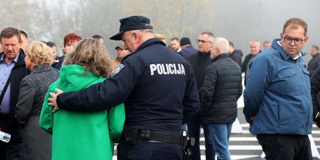 Žena napala župana Ivana Celjaka i HDZ-ovce na otvorenju autoceste - 5