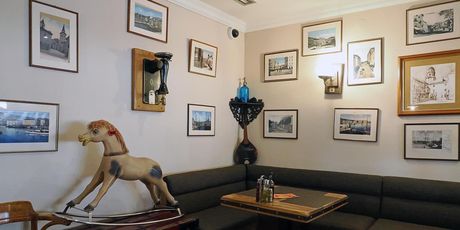 Untrašnjost restorana Paris