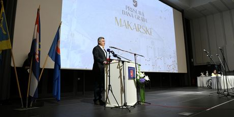 Zoran Milanović na svečanoj sjednici Gradskog vijeća Makarske - 3