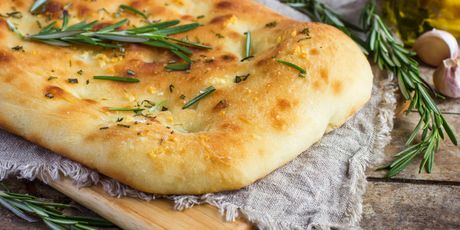 Focaccia s ružmarinom i češnjakom