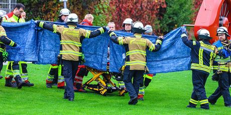 Hitne službe odvoze napadnutu gradonačelnicu