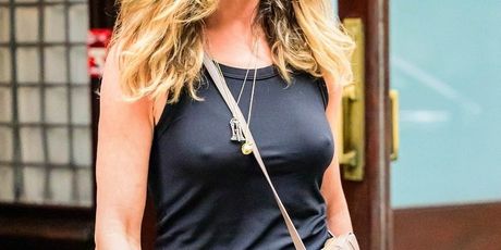 Jennifer Aniston - 3