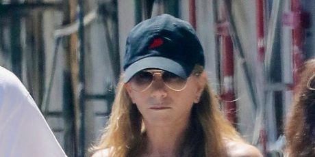 Jennifer Aniston - 4