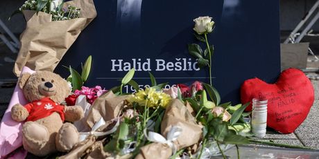 Fanovi odaju počast Halidu Bešliću - 3