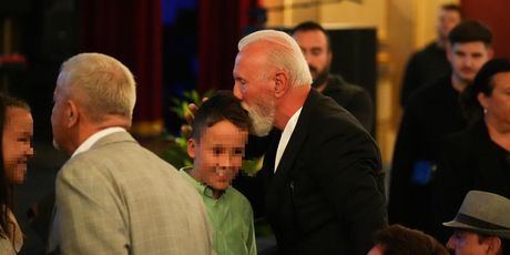 Unuk Halida Bešlića, Dino Merlin