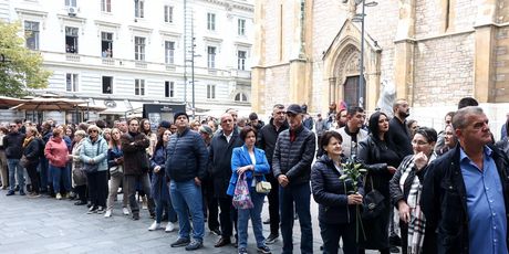 Ispraćaj Halida Bešlića - povorka - 8