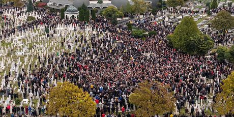 Pogled iz zraka na groblje Bare - 3