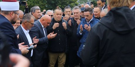 Dino Bešlić na pogrebu oca - 3