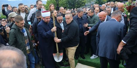 Dino Bešlić na pogrebu oca - 4