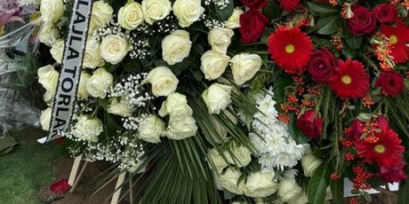 Dino Bešlić na očevom grobu - 6