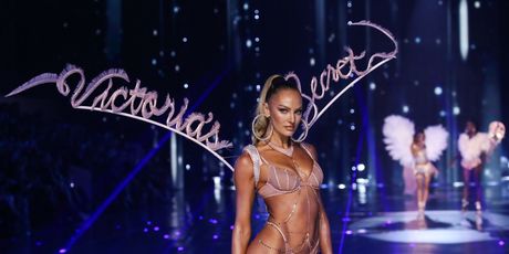 Victoria's Secret Fashion Show - 13