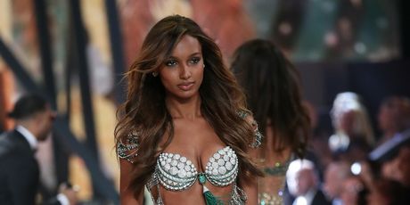 Victoria's Secret Fashion Show - 15