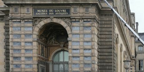 Mjesto na kojemu su pljačkaši navodno ušli u muzej Louvre - 1