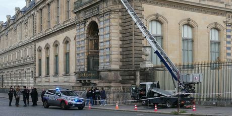 Mjesto na kojemu su pljačkaši navodno ušli u muzej Louvre - 3