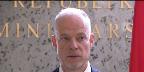 Kristóf Szalay-Bobrovniczky, ministar obrane Mađarske