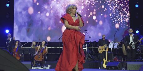 In Magazin: Neda Ukraden - 2