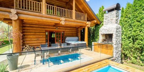 Log House The River Pearl