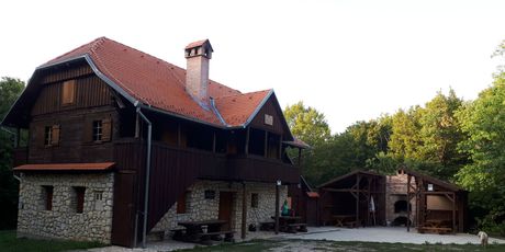 Planinarski dom na Hrastovačkoj gori