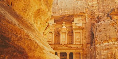 Petra, Jordan: Iako svi za Petru misle da je samo hram u stijeni, to je puno više od toga. Petra se prostire na nekoliko kilometara kvadratnih te uz poznati hram donosi i brojna druga arheološka nalazišta koja definitivno vrijedi vidjeti.