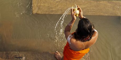 Varanasi, Indija: Varanasi je jedan od najsvetijih gradova na svijetu. Grad u kojem je životna filozofija na nekoj drugoj razini, i u kojem je rijeka Ganges centar života, pa i smrti.