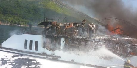 Požar na jahti kod Dubrovnika 2 (Foto: Lučka kapetanija Dubrovnik)
