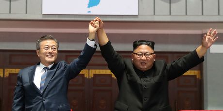 Južnokorejski predsjednik Moon Jae In i sjevernokorejski vođa Kim Jong Un (Foto: AFP)