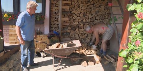 Pripremanje drva za ogrijev (Foto: Dnevnik.hr) - 1