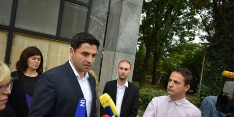Vodstvo SDP-a polaže vijenac (Foto: SDP)