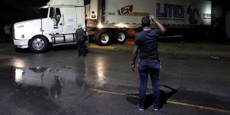 Kamion s tijelima 1 (Foto: AFP)